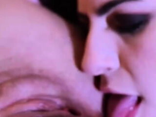 Meu marido me perdeu no poker para uma mulher gostosa que