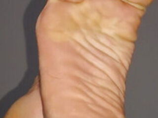 I want someone to gobble my feet while I have fun with myself
