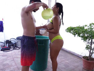 Outdoor shower: enjoy turns into zeal