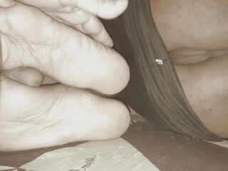 Anjali's gand distorted and landed in her soles