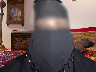 Bangladeshi gal dressed in burqa comes to Saudi Arabia and gets screwed at home for cash