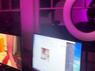 Dark haired Solo cam onanism