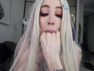 The thicc blonde beauty, covered in tattooes is jumpin on the dick like in heat