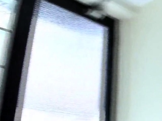 Deutsche MILF bringt sich selbst zum Orgasmus!