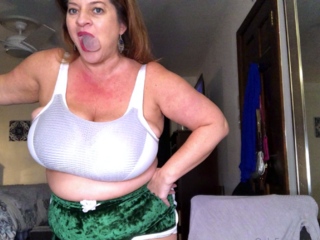 Love Chat Big Boobs Brunette Masturbating For Cam