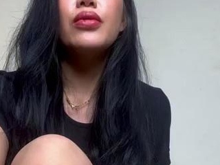 Super-fucking-hot dark-haired from bust tugging on web cam
