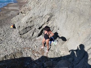 Cougar is perplexed! She had to Suck&Fucks on the Beach!