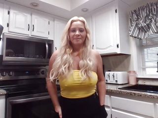Sexyplaygirl83 caught off gaurd to say howdy to you all luving admirers and subscribers