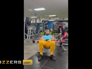 'BRAZZERS - Gym stunner Influencer Elana Notices Joey Ogling While She Works Out So She Sits On His Cock'