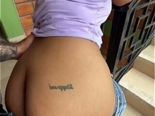 Sexo casual con mi hermanastra en la escalera y en casa de su abuela