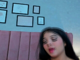 Sexy Babe Fucks Her Shaved Sweet Cunt