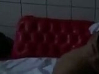 Morena casada hotwife 18 anos dando pro amigo da faculdade no motel eo marido corno