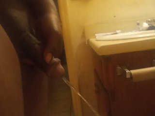 MY COUSIN'S gf RECORDING ME WHILE I TAKE A pee!!!!!!!!